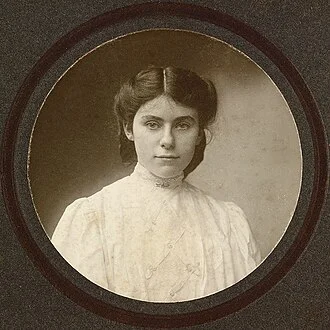 Edith Tolkien height profile photo