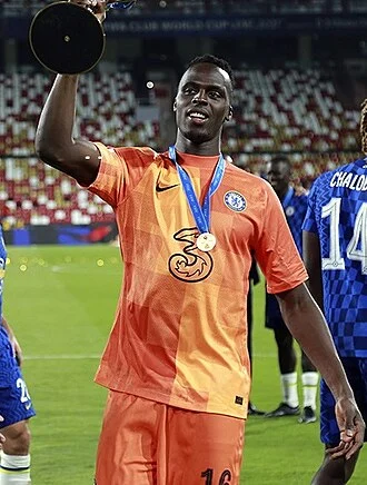 Édouard Mendy height profile photo