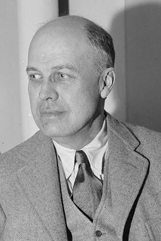 Edward Hopper height profile photo