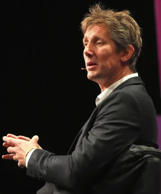 Edwin van der Sar height profile photo