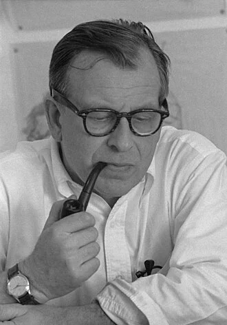 Eero Saarinen height profile photo