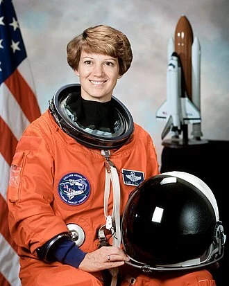 Eileen Collins height profile photo