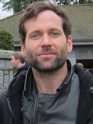 Eion Bailey height profile photo