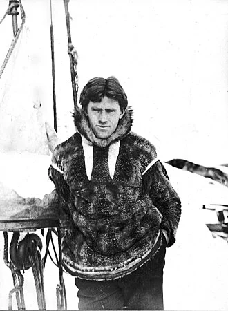 Ejnar Mikkelsen height profile photo