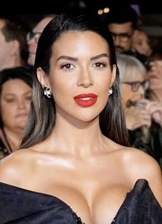 Ekin-Su Cülcüloğlu height profile photo