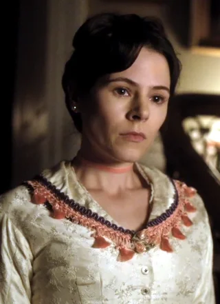Elaine Cassidy height profile photo