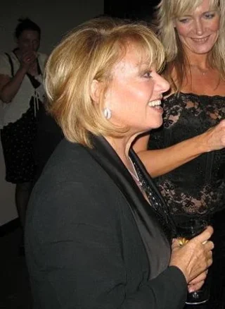 Elaine Paige height profile photo