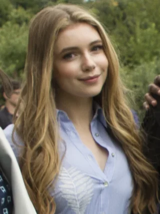 Eleanor Worthington-Cox height profile photo