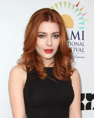 Elena Satine height profile photo