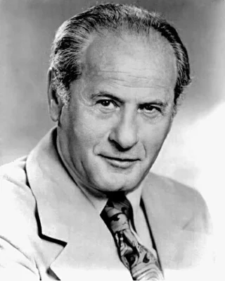 Eli Wallach height profile photo