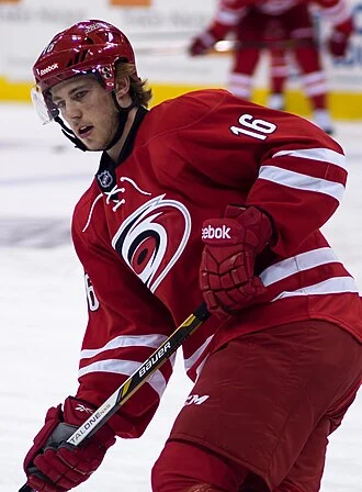 Elias Lindholm height profile photo
