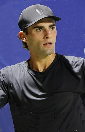 Eliot Spizzirri height profile photo