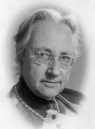 Elisabeth Schmitz height profile photo