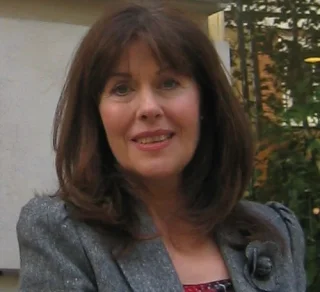 Elisabeth Sladen height profile photo