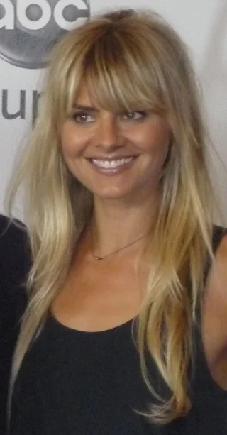 Eliza Coupe height profile photo