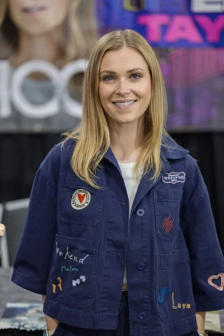Eliza Taylor height profile photo