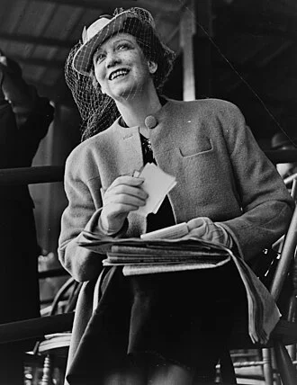 Elizabeth Arden height profile photo