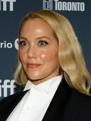 Elizabeth Berkley height profile photo