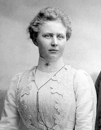 Elizabeth Christ Trump height profile photo