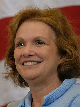 Elizabeth Edwards height profile photo
