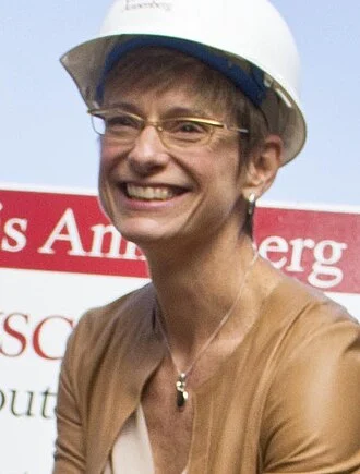 Elizabeth Garrett height profile photo