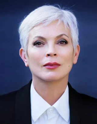 Elizabeth Gracen height profile photo