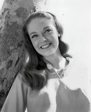 Elizabeth Hartman height profile photo