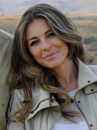 Elizabeth Hurley height profile photo