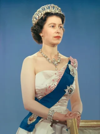 Elizabeth II height profile photo