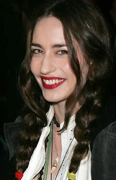 Elizabeth Jagger height profile photo