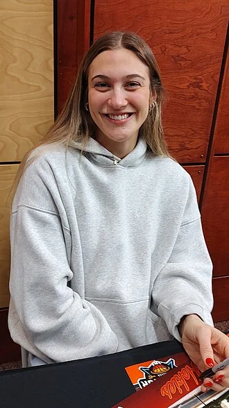 Elizabeth Kitley height profile photo
