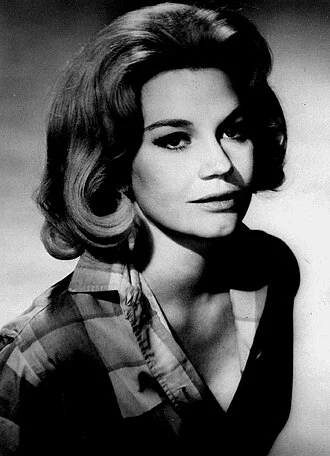 Elizabeth MacRae height profile photo