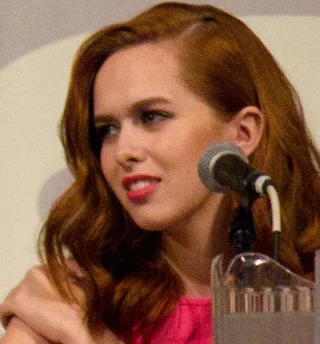 Elizabeth McLaughlin height profile photo