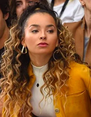 Ella Eyre height profile photo