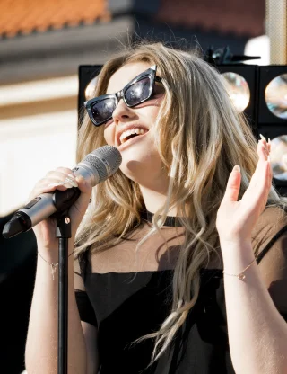Ella Henderson height profile photo