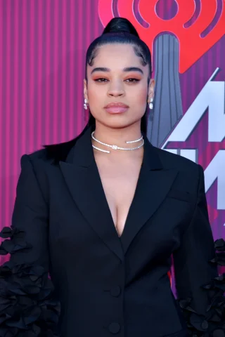 Ella Mai height profile photo
