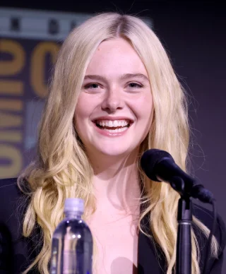 Elle Fanning height profile photo