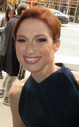 Ellie Kemper height profile photo