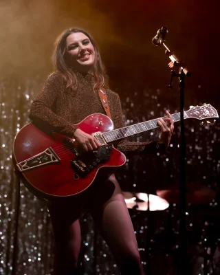 Ellie Rowsell height profile photo