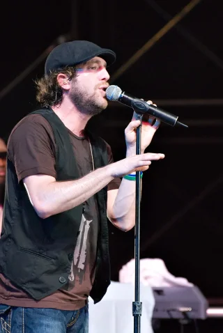 Elliott Yamin height profile photo