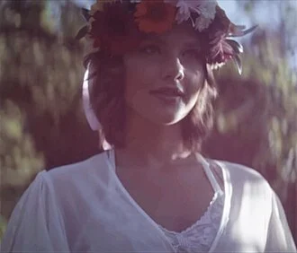 Elly Mayday height profile photo