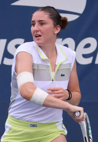 Elsa Jacquemot height profile photo