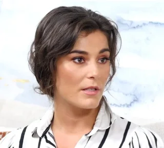 Elysia Rotaru height profile photo
