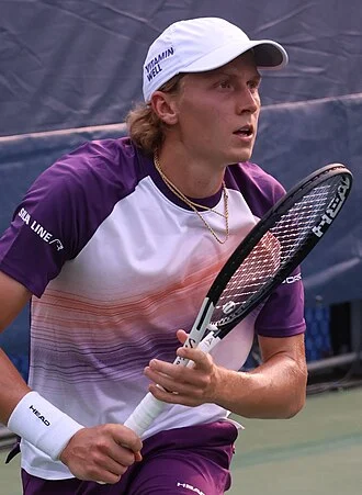 Emil Ruusuvuori height profile photo