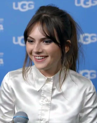 Emilia Jones height profile photo