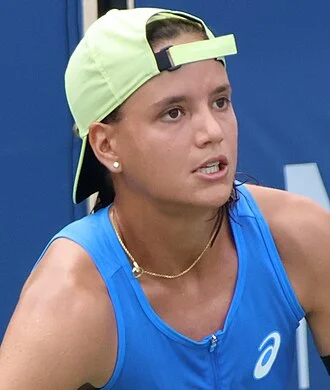 Emiliana Arango height profile photo