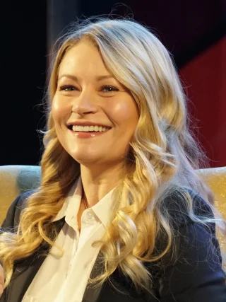 Emilie de Ravin height profile photo
