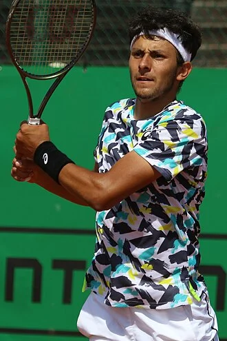 Emilio Nava height profile photo