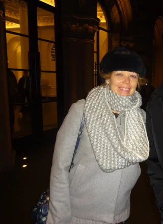 Emily Bergl height profile photo