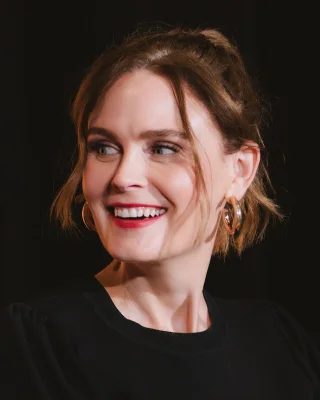 Emily Deschanel height profile photo